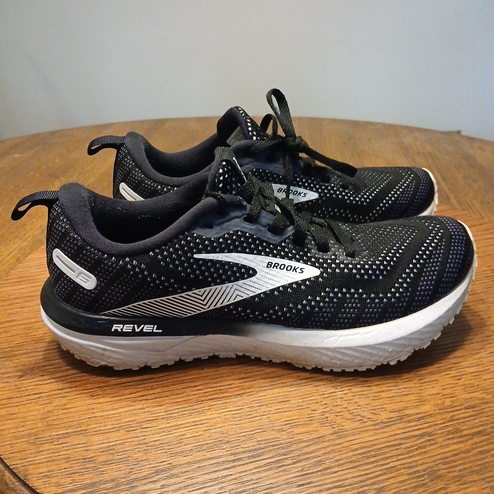 Brooks Revel Womens Size 6 Black Silver Running Shoes Athletic Sneakers